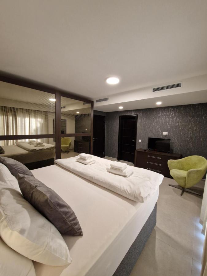Korzo Suites St. Julian'S Exteriör bild